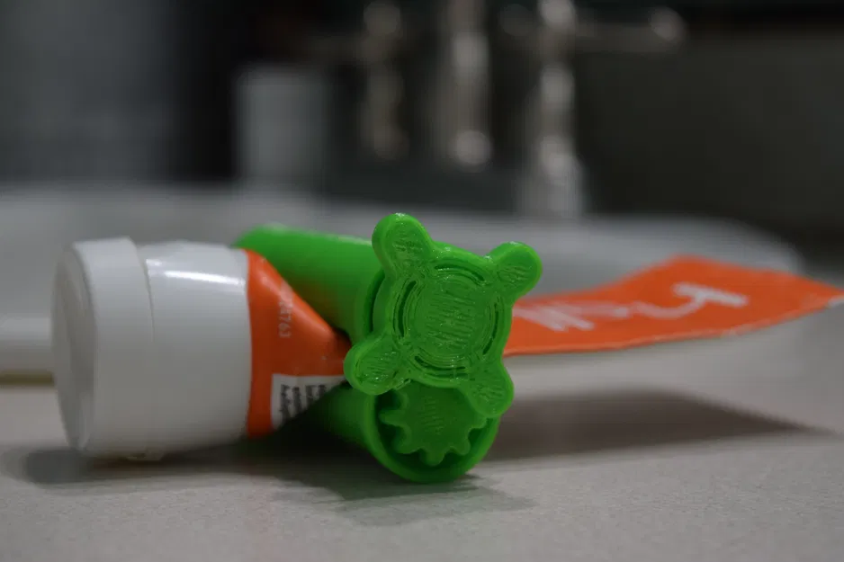 Cây Vắt Kem Đánh Răng “Ultimate” – Lõi Solid Bên Trong - Image 1