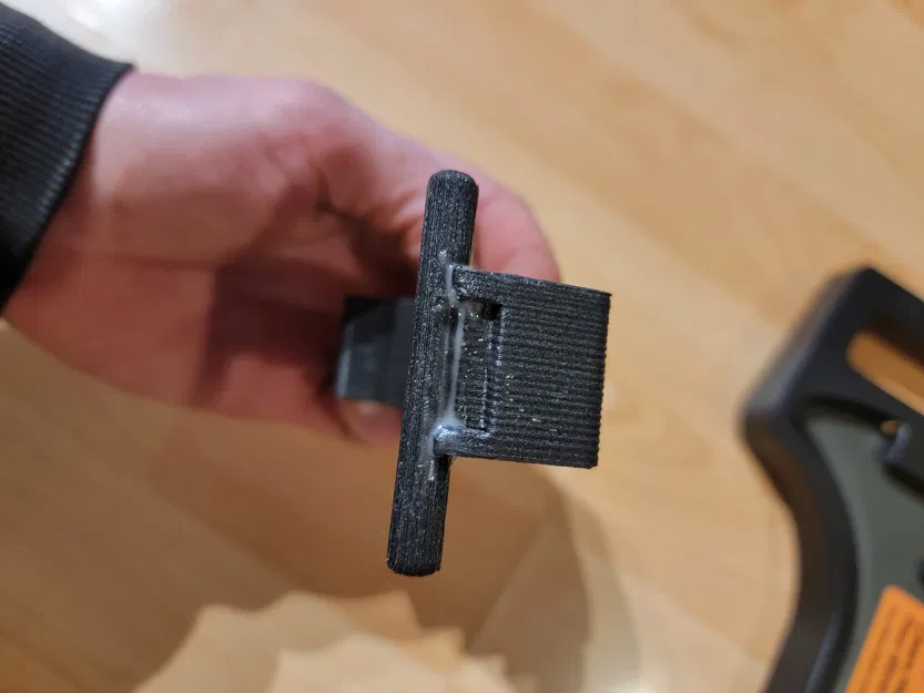 Chốt cài thay thế cho Fiskars Brush Axe/Machete 23cm (9") - Image 1