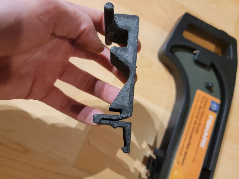 Chốt cài thay thế cho Fiskars Brush Axe/Machete 23cm (9") - Image 2