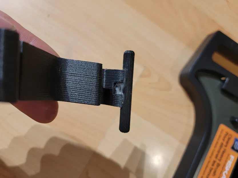 Chốt cài thay thế cho Fiskars Brush Axe/Machete 23cm (9") - Image 3