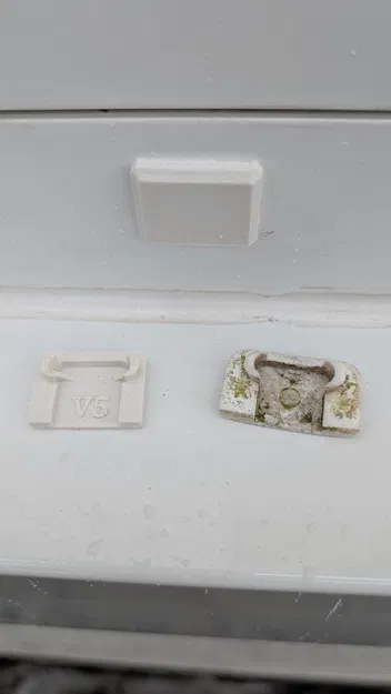 Nắp khe thoát nước cho cửa nhôm Schüco (đầu 2000) - Water Slot Cap - Image 1