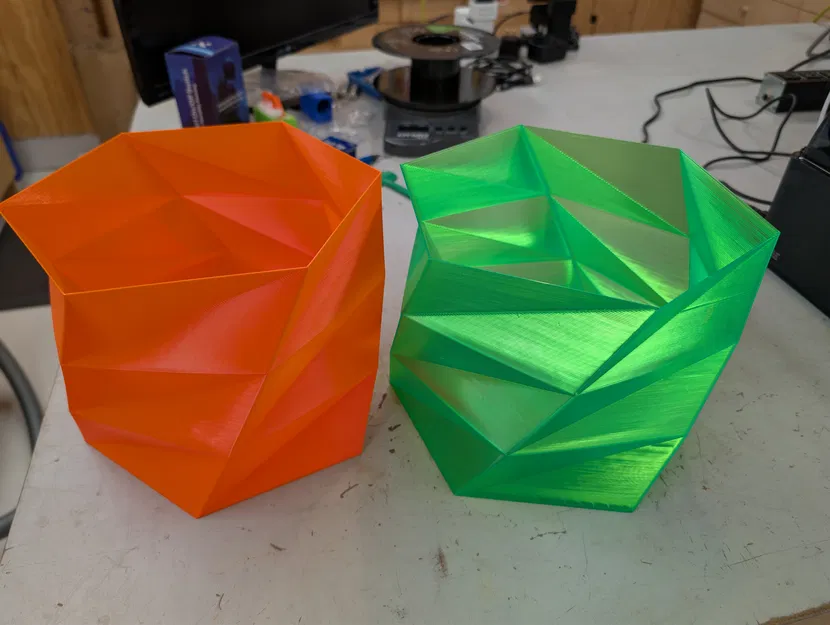 Thùng rác Faceted (Faceted Wastebasket) - Image 1