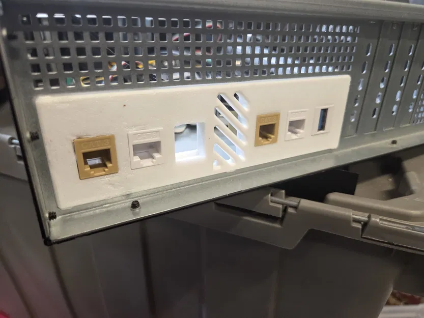 Tấm I/O shield có khe Keystone - Image 1