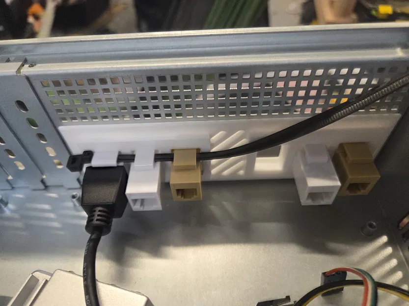 Tấm I/O shield có khe Keystone - Image 2