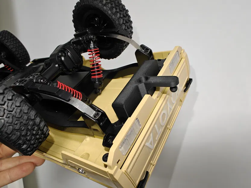 MN82 Tow Hitch Scale 1:12 - Image 1