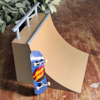 Dốc Fingerboard Quarter Pipe Ramp
