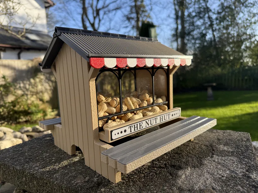 The Nut Hut – Máng ăn cho sóc (Squirrel Feeder) - Image 2
