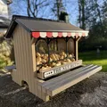 The Nut Hut – Máng ăn cho sóc (Squirrel Feeder) - Thumbnail 2