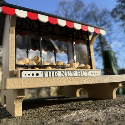 The Nut Hut – Máng ăn cho sóc (Squirrel Feeder)