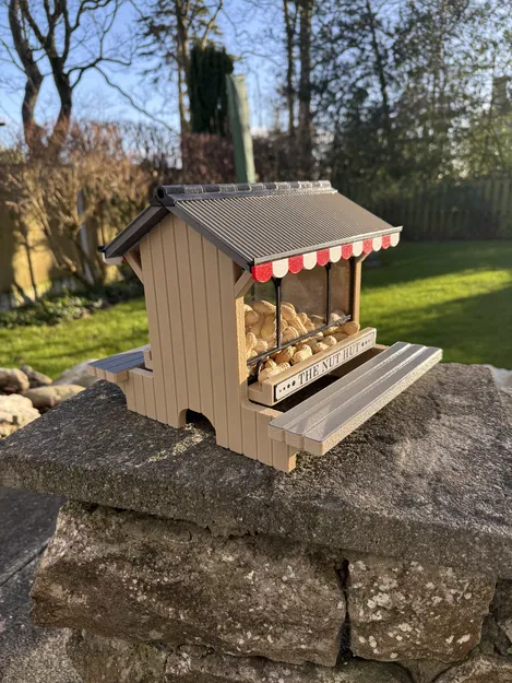 The Nut Hut – Máng ăn cho sóc (Squirrel Feeder) - Image 4