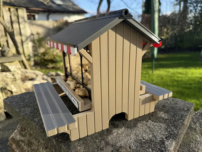 The Nut Hut – Máng ăn cho sóc (Squirrel Feeder) - Image 6