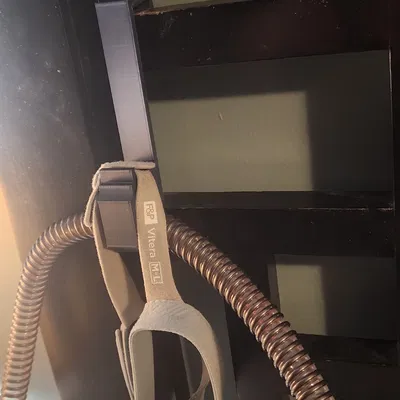 Móc gắn giường cho ống và mặt nạ CPAP