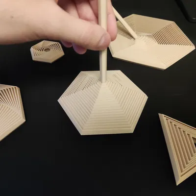 Polygon fidget tuỳ biến theo số cạnh (tam giác–nonagon…): parametric, có handle/solid middle