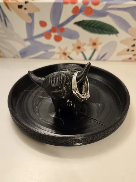 Dĩa Đựng Trang Sức Bò Highland - Image 1