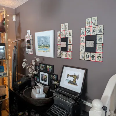 Kệ trưng bày bộ bài (Card Deck Display)