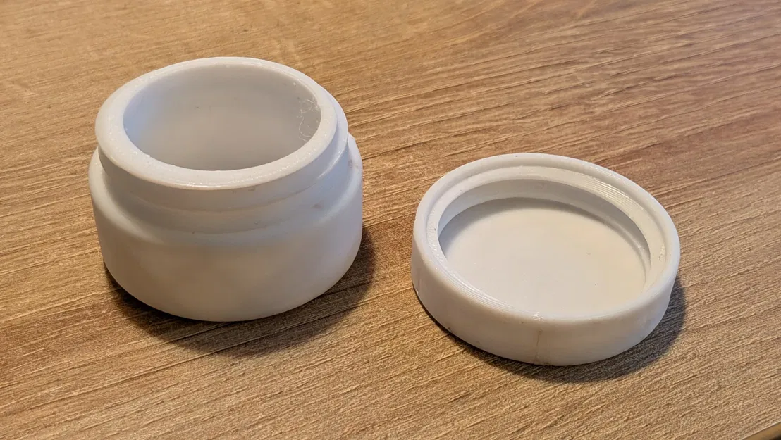 Hộp tròn có nắp vặn (Case with screw cap) - Image 1