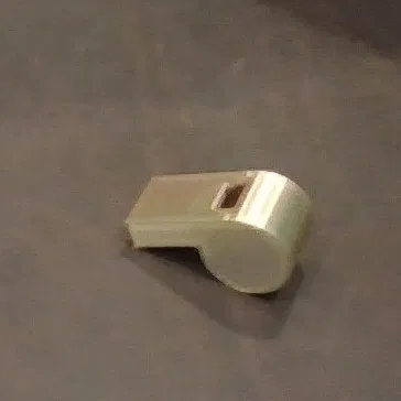 Còi sinh tồn siêu to (Super loud survival whistle)