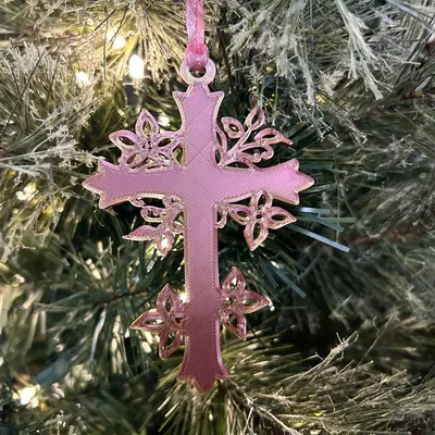 Thánh giá trang trí với họa tiết lá