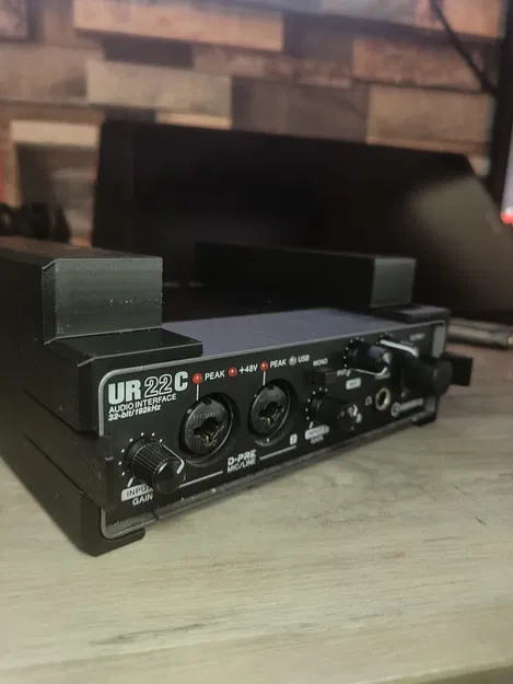 Giá gắn bàn cho Steinberg UR22C, chừa khe cho thanh 20mm - Image 1