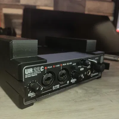 Giá gắn bàn cho Steinberg UR22C, chừa khe cho thanh 20mm