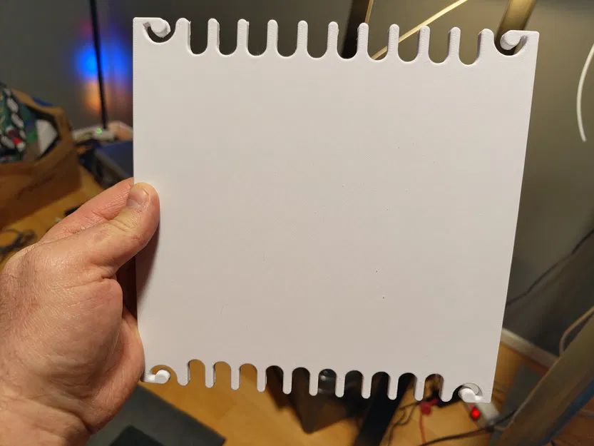 Dụng cụ quấn/cất dây trang trí cây Giáng Sinh (holder/winder) - Image 1