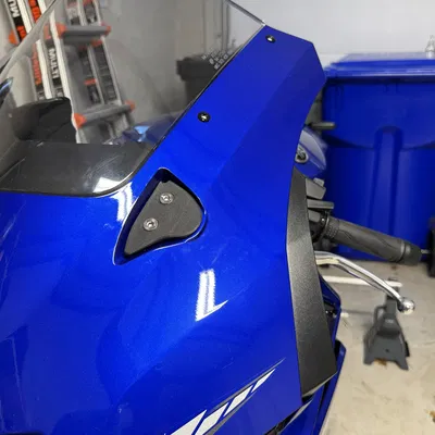 Miếng Che Lỗ Gương Yamaha R9 (R9 Mirror Block Off Plate) kèm mount 1/4-20