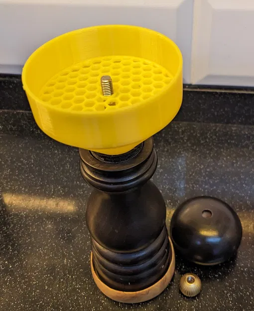 Phễu đổ tiêu có lưới lọc (Pepper funnel with sifter) - Image 1