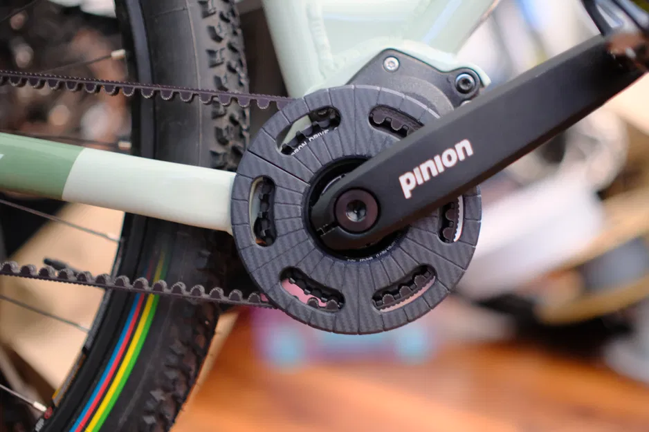 Ốp chắn dây đai trước cho Carbon Gates Belt Drive 32 răng - Image 1