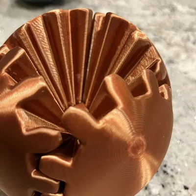 Gear Ball xoay tự do, bo cạnh mượt, an toàn cho bé