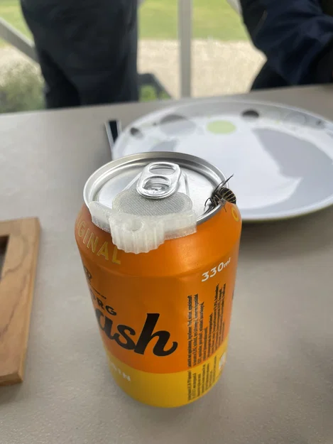 SlideSip: Nắp bấm gọn, trượt mở đơn giản cho lon soda - Image 2