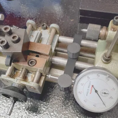 Ngàm gắn dial gauge trục Z cho máy tiện Unimat Emco