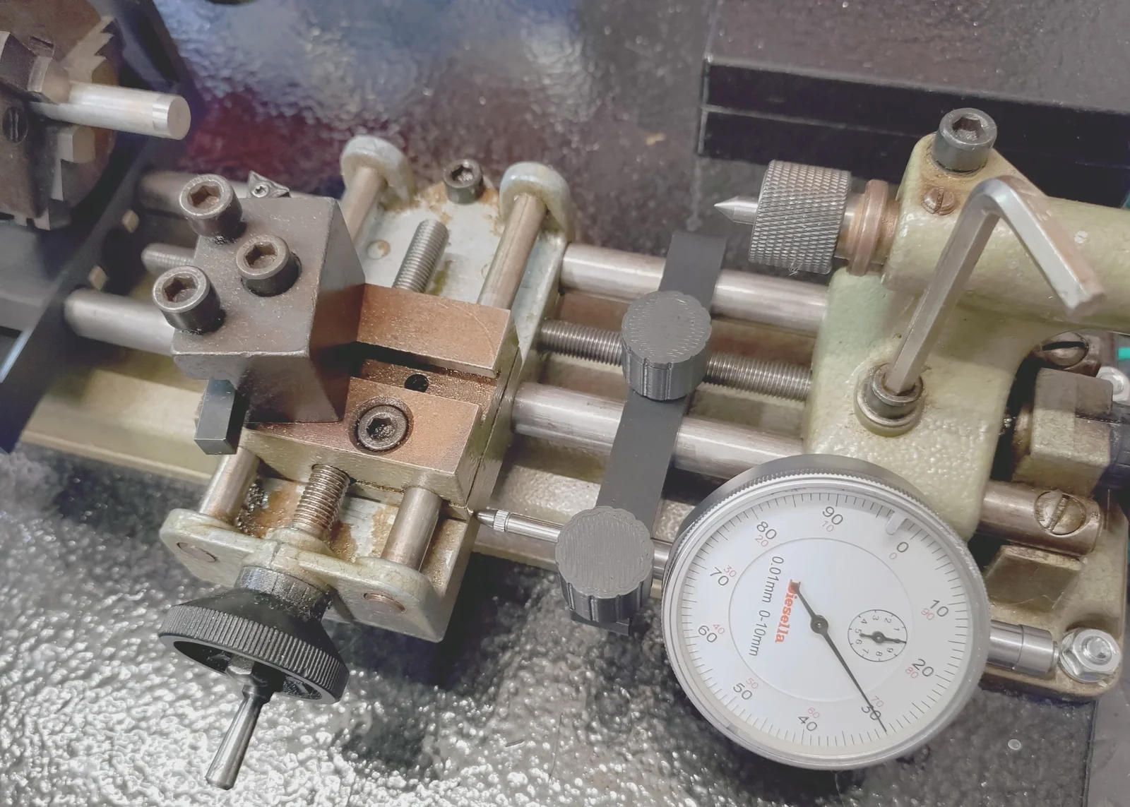 Ngàm gắn dial gauge trục Z cho máy tiện Unimat Emco 1