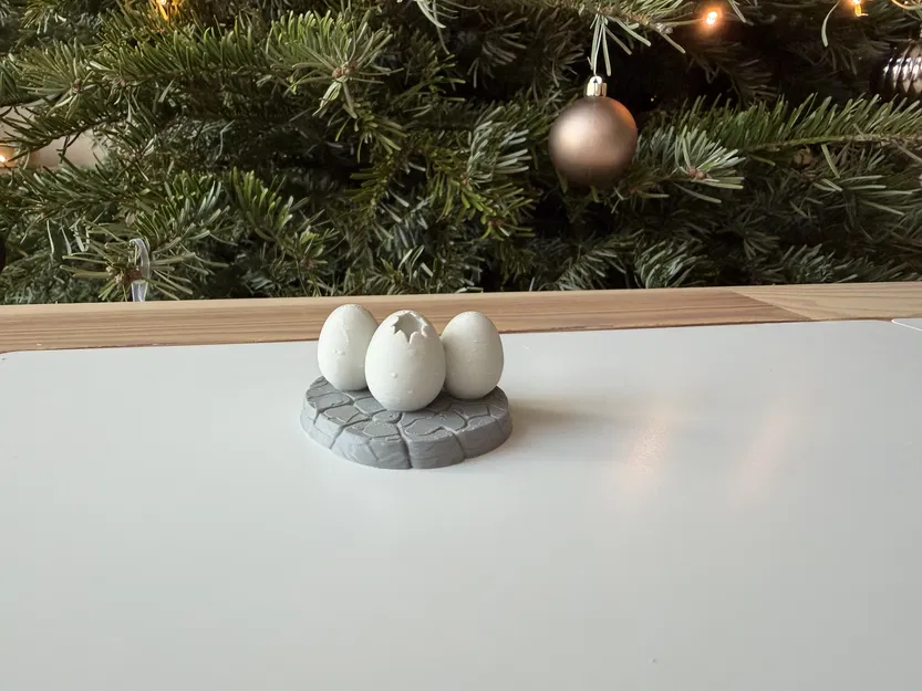 Trứng khủng long trên tảng đá - Image 1