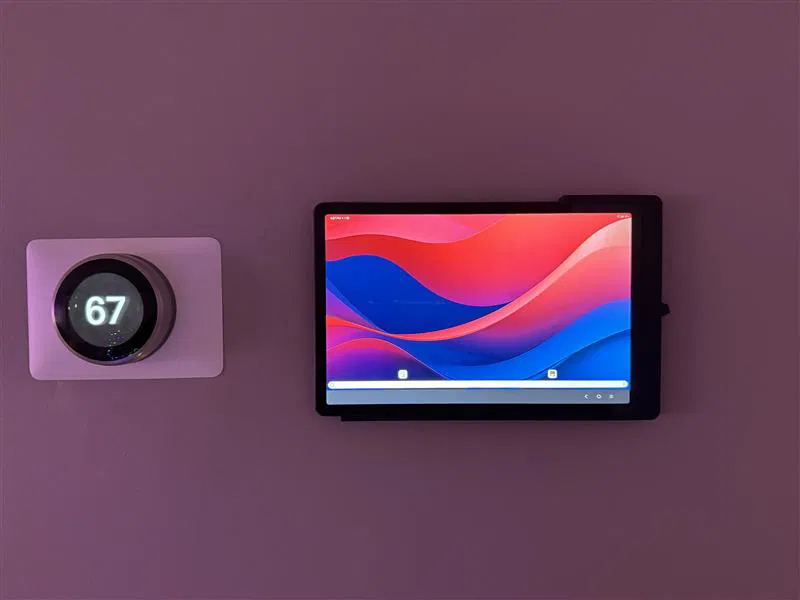 Giá Treo Tường Tablet Lenovo M11 - Image 1