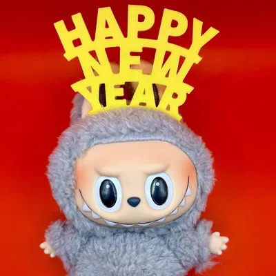 Băng đô topper “Happy New Year” cho Labubu (Spiral Vase)