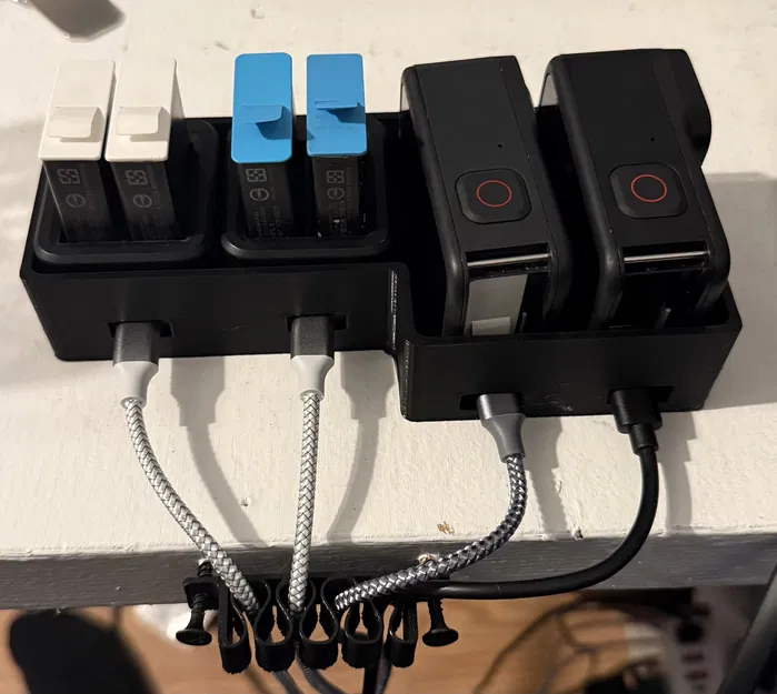 Giá đỡ sạc đôi cho GoPro và pin - Image 2