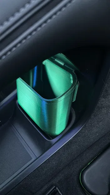 Thùng rác Polestar 4 lắp vừa center console - Image 1