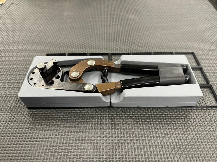 Khay Gridfinity cho kềm cắt rivet máy bay (Aircraft Rivet Cutter) - Image 1