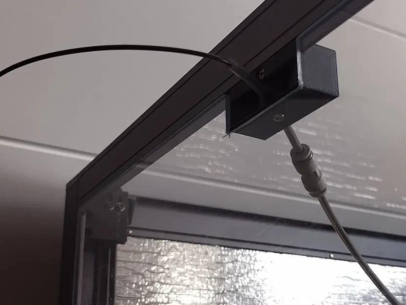 SV08 enclosure: pass-through filament flexible trên vách bên hông (không khoan) - Image 3