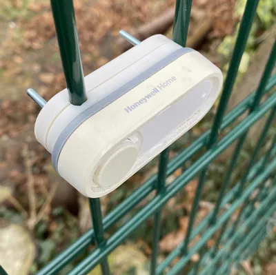 Giá/đế chuông Honeywell DCP311/DCP511/DCP911 gắn lên hàng rào