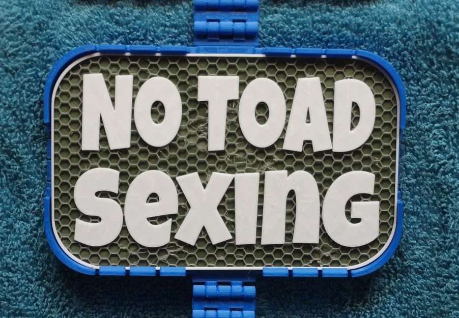 Bảng hiệu “No Toad Sexing” - Image 1