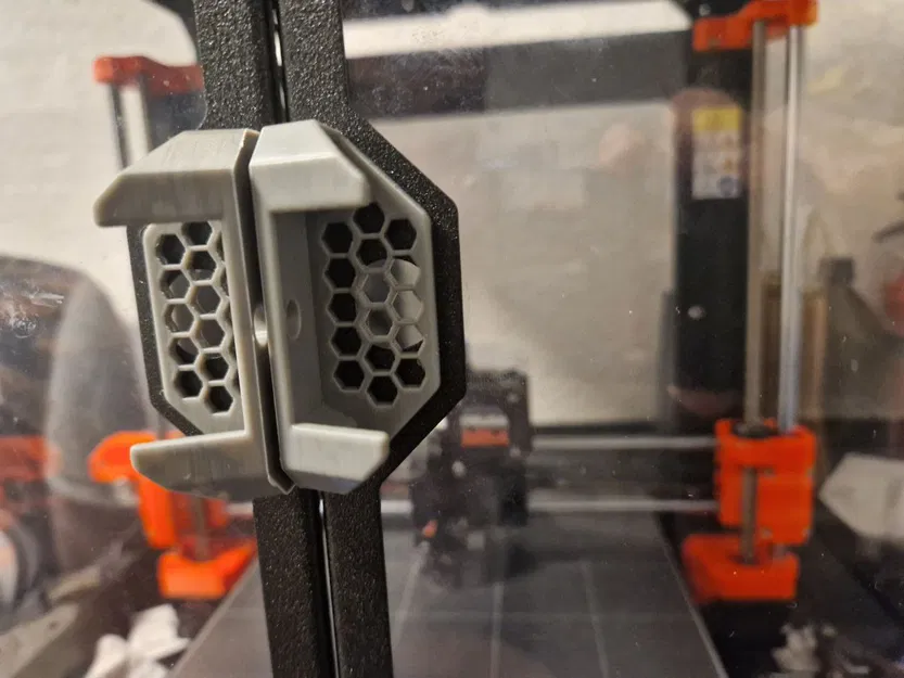 Tay nắm cửa Prusa enclosure có lỗ khoan gắn ổ khóa - Image 2