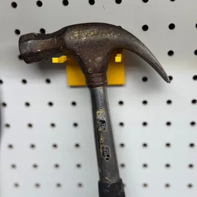 Giá treo pegboard cho búa, cờ lê vòng và kéo