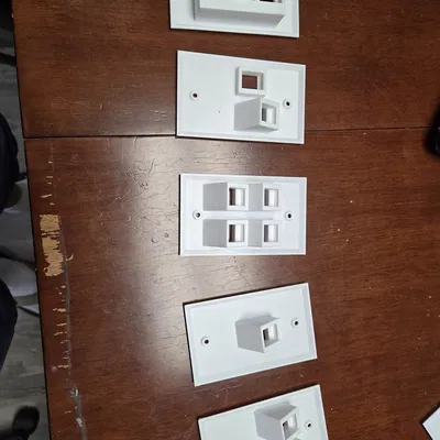 Mặt che tường RJ45 dạng nghiêng/âm (RJ45 Angled/Recessed Wall Plates)