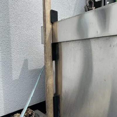 Bộ Mount Bàn Workbench sang Cọc Gỗ 40 mm cho Vách Che Riêng Tư