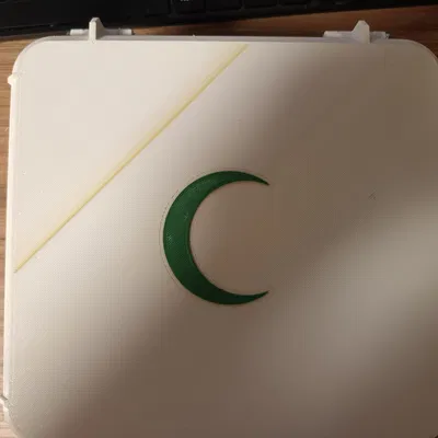 Bộ sơ cứu với biểu tượng trăng lưỡi liềm