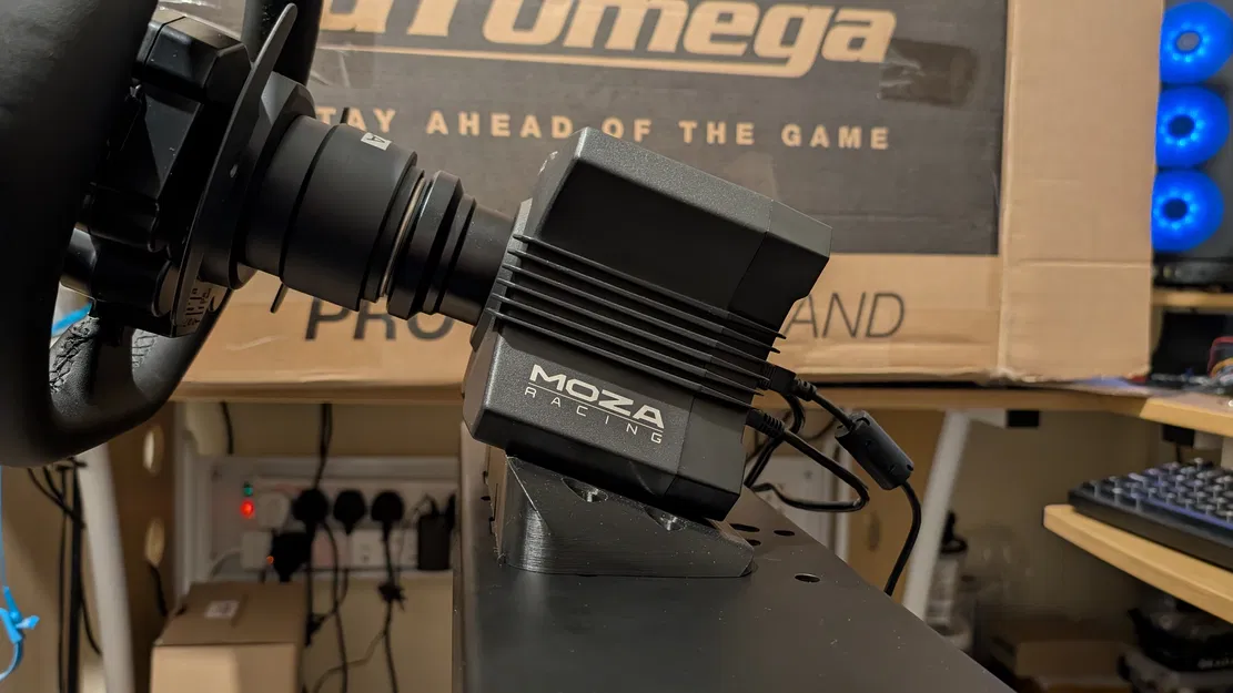 Moza R5 Wheel Base sang GT Omega - Adapter (printables remix) - Image 1