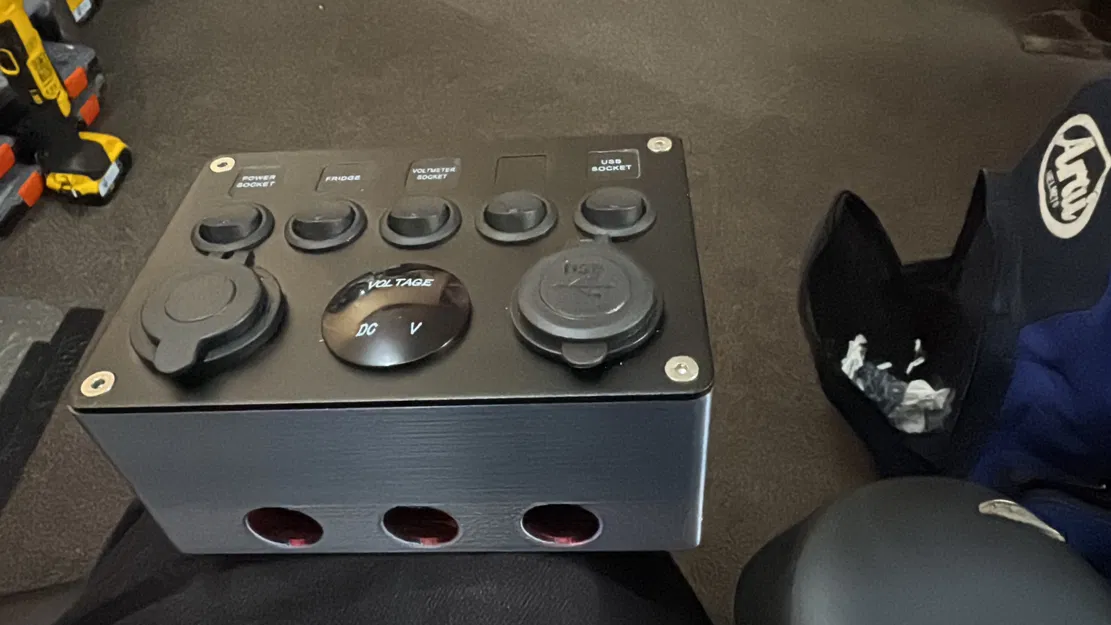 Bảng công tắc 12V/24V + Hộp (Enclosure) đi kèm - Image 1