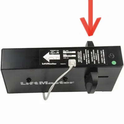 Bảo vệ chốt LiftMaster 841LM Deadbolt Protector