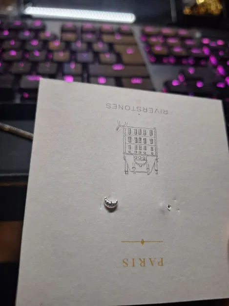 Hộp Đựng Bông Tai Hình Bánh Croissant - Image 2